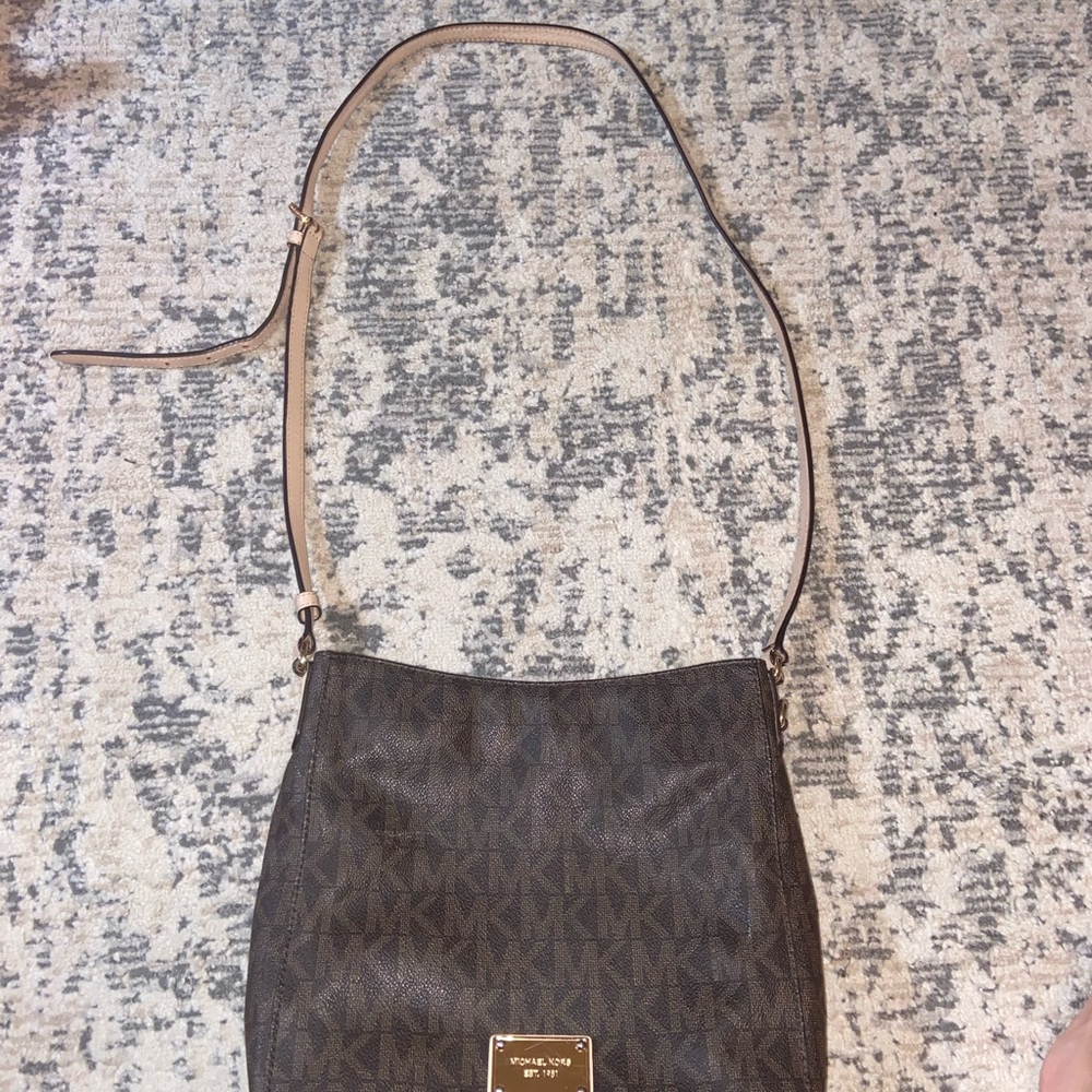 Michael Kors matching purse and wallet. Used but still in really good condition.